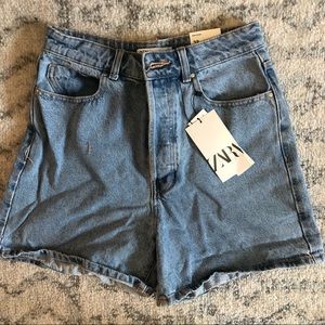 NWT Never worn! Zara High Rise Rigid Mom Short Light Wash Jean Shorts